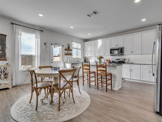 Building Photo - 25623 Balsamroot Dr