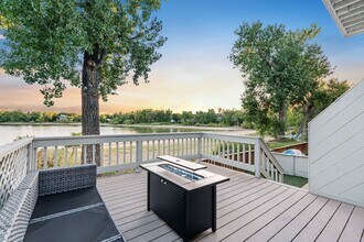 Building Photo - Lakeside living in 3-bedroom, multi-story ...