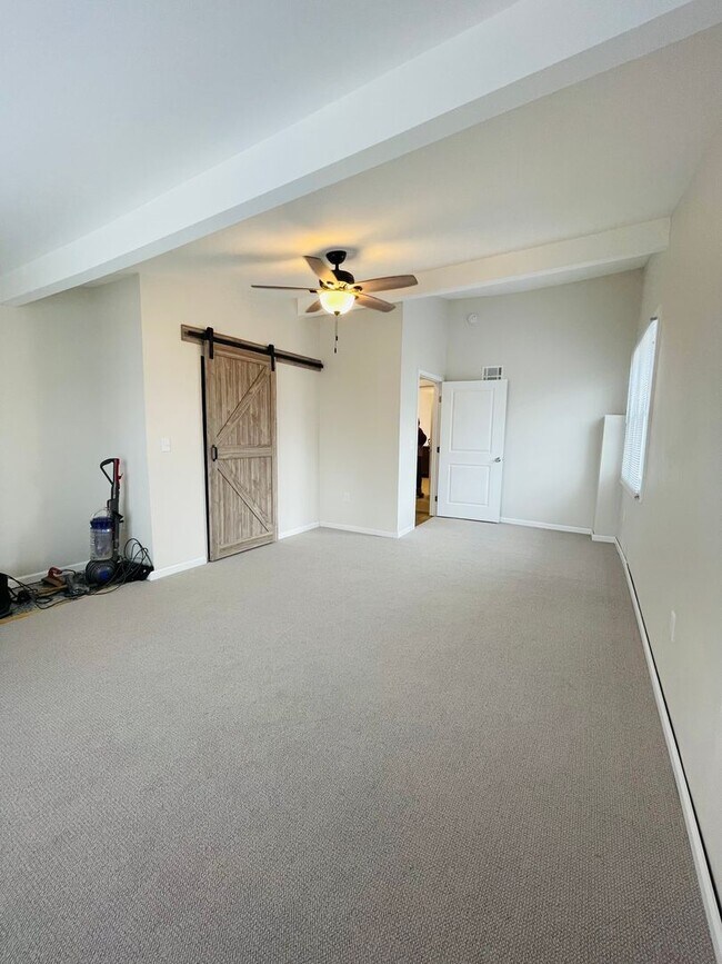 Building Photo - One Bedroom Apartment for Rent