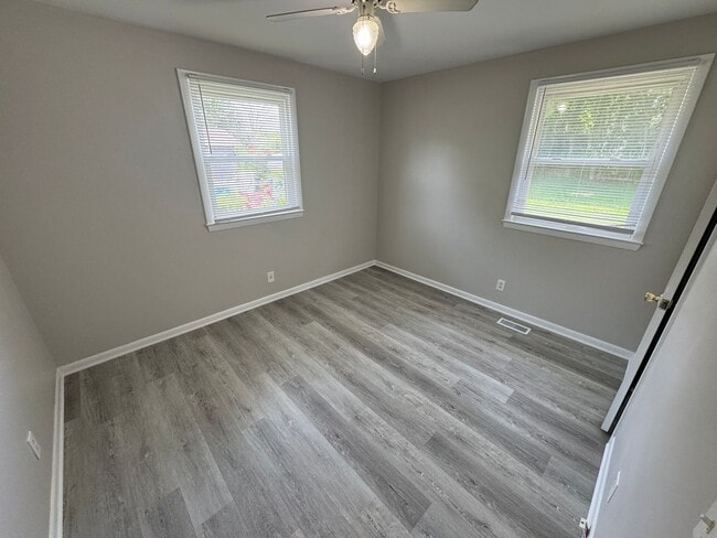 Building Photo - For Lease - 3 Bed, 1 Bath, 1350 Sqft, 0.27...