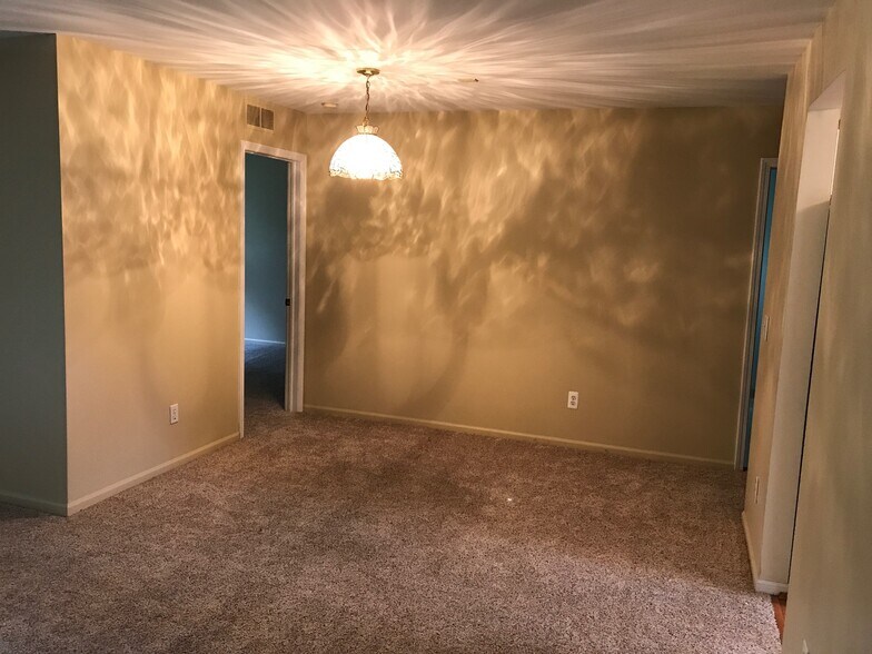 Building Photo - 42825 Lilley Pointe Dr