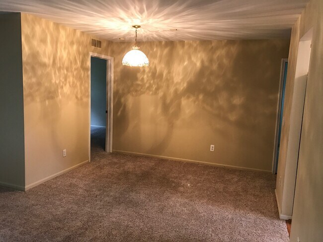 Building Photo - 42825 Lilley Pointe Dr