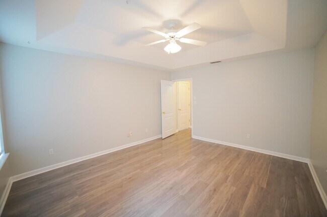 Building Photo - 1060 Kingdom Dr