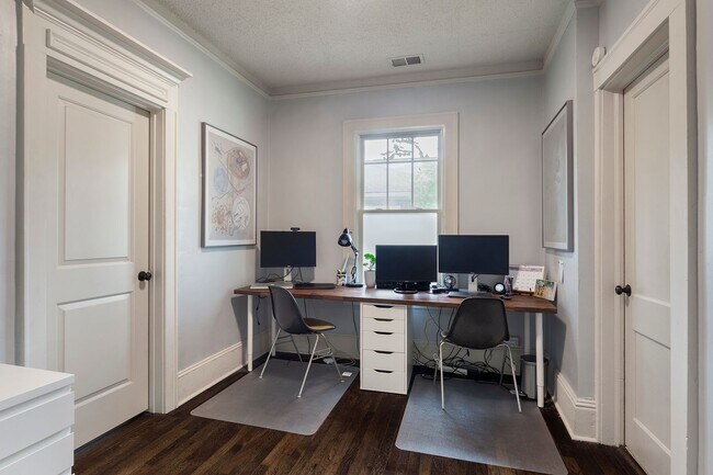 Building Photo - Beautiful 2bd/2ba Bungelow in Kirkwood wit...