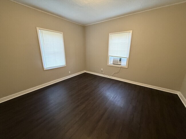 Building Photo - 852 Ioka Ave