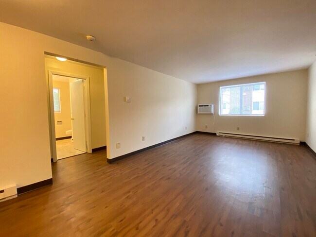 Building Photo - 93 West St