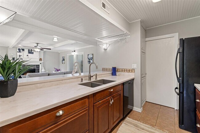 Building Photo - 100 Lido Cir