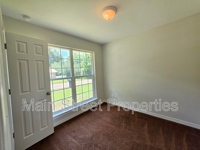 Building Photo - 8510 Pond Ave