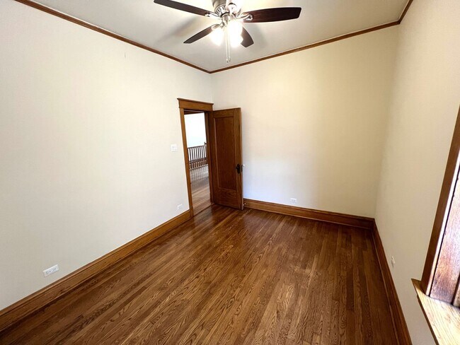 Building Photo - Stunning updated Wrigleyville 4-bed, 3-bath duplex featuring a modern kitchen, renovated baths & ...