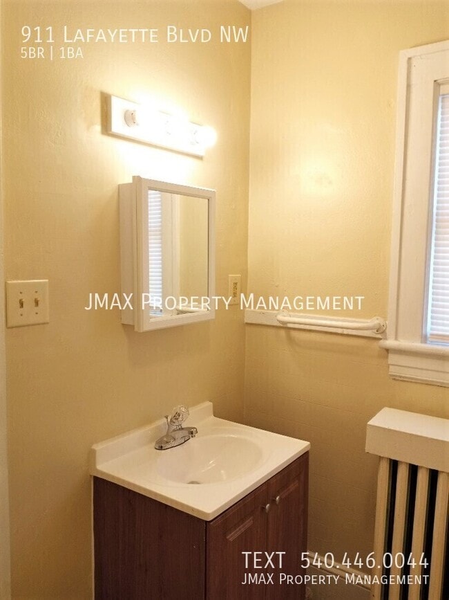 Building Photo - 911 Lafayette Blvd NW