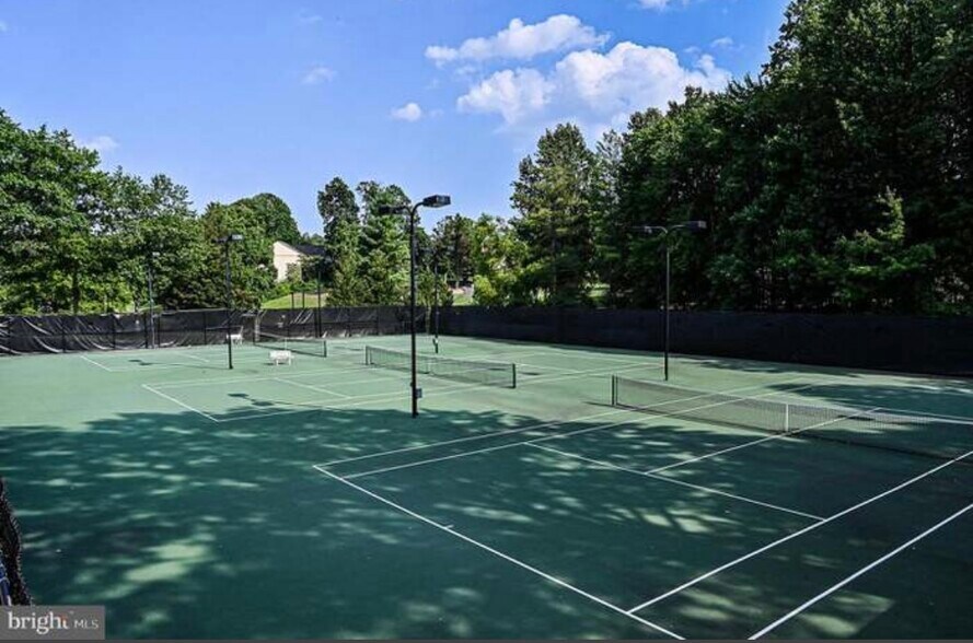 Building Photo - 12001 Ridge Knoll Dr