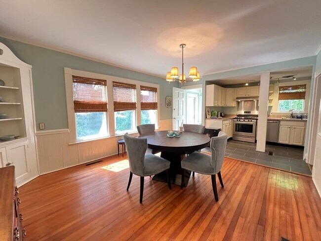 Building Photo - Beautiful East Rock Single Family House