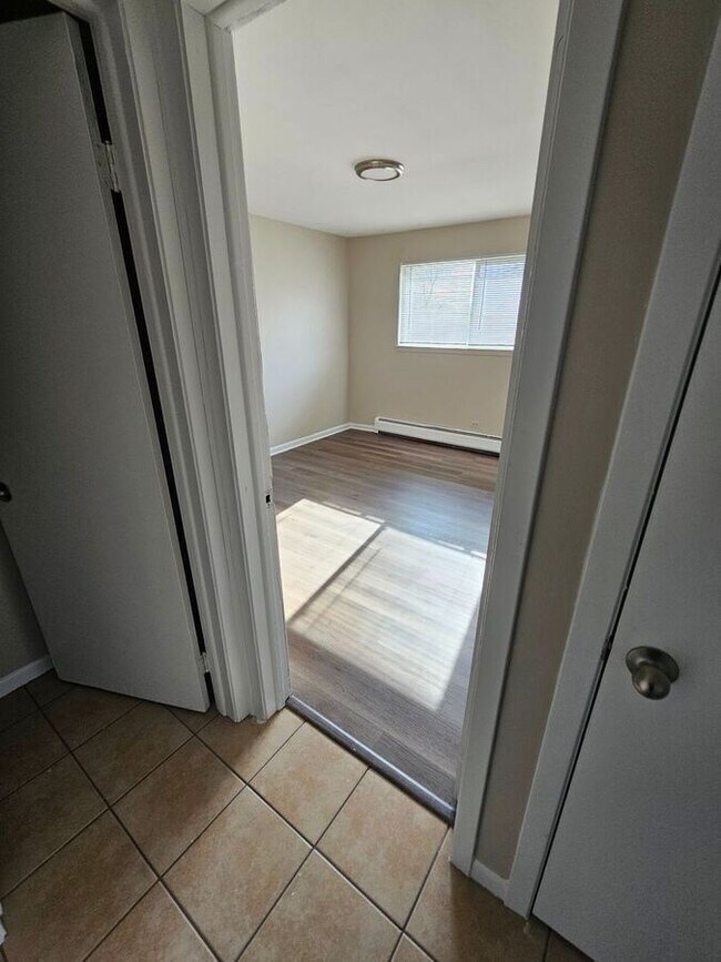 Building Photo - 317 N Harvard Ave