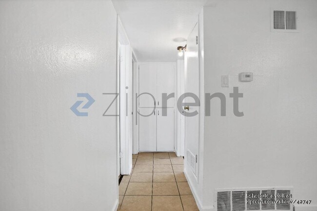 Building Photo - 132 W 18th St