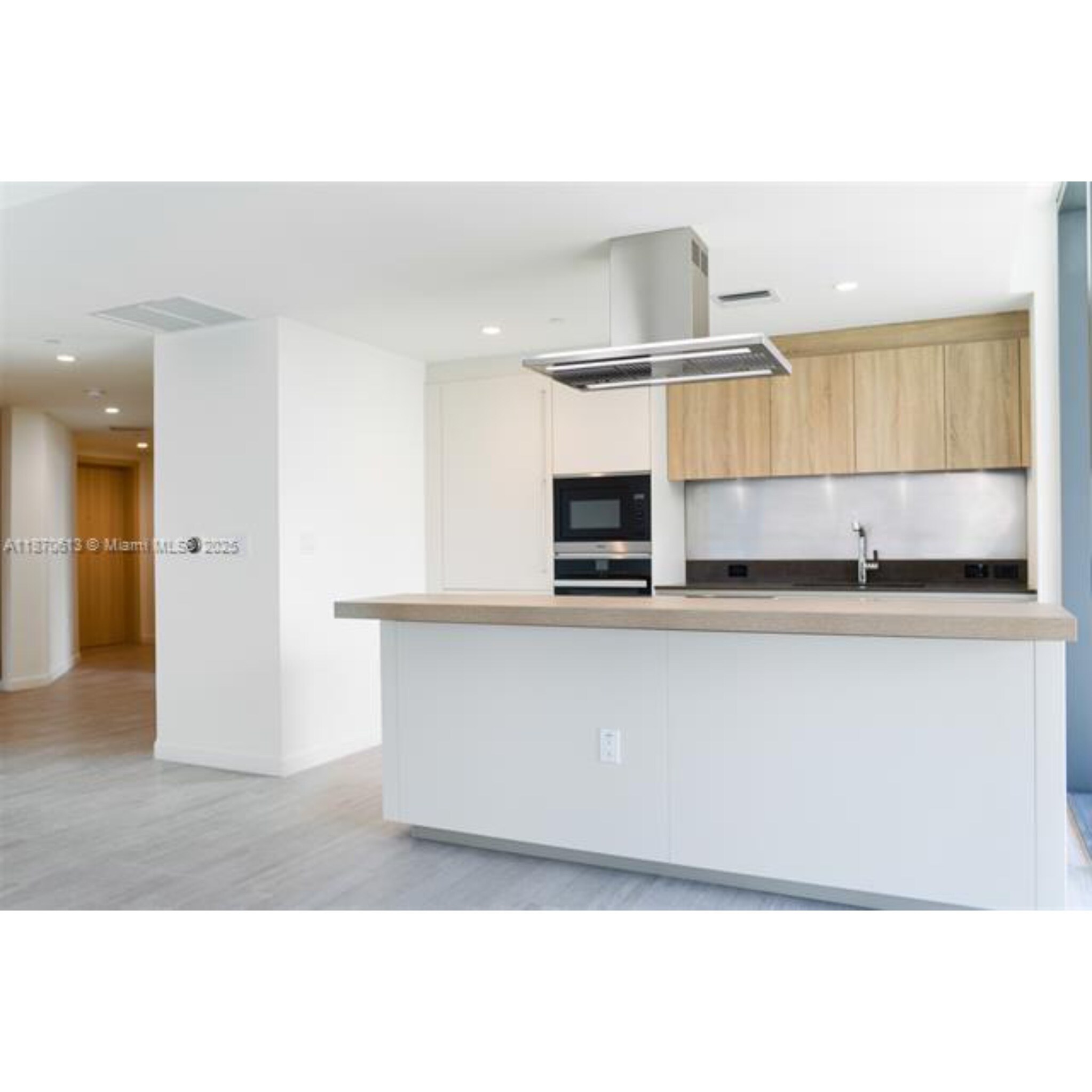 Building Photo - 1000 Brickell Plz