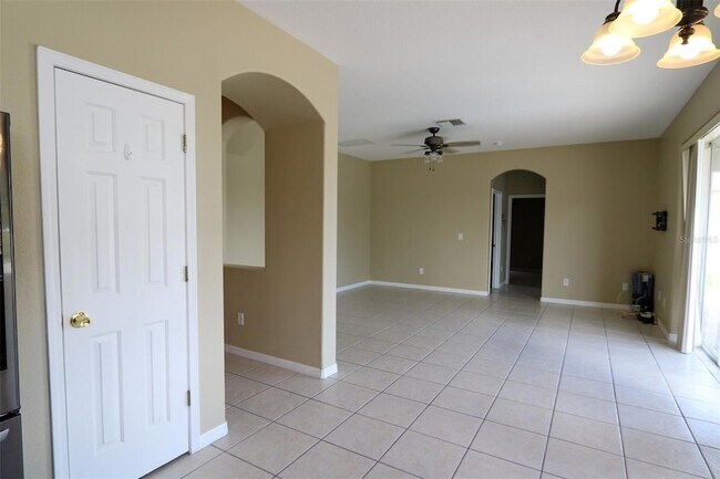 Building Photo - 9018 Pinebreeze Dr