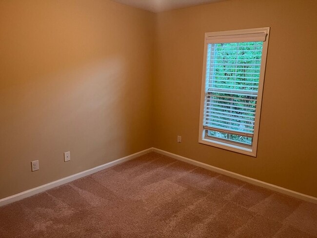 Building Photo - Live Your Best Life: Modern 3-Bedroom Townhouse with All the Amenities & More!