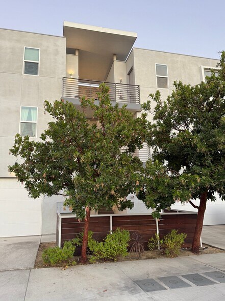 Building Photo - 5720 Klump Ave