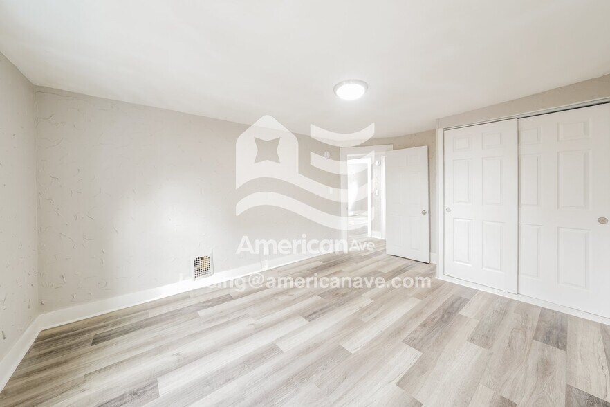 Building Photo - 238 Bruce St