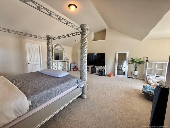 Building Photo - 642 Regimental Dr