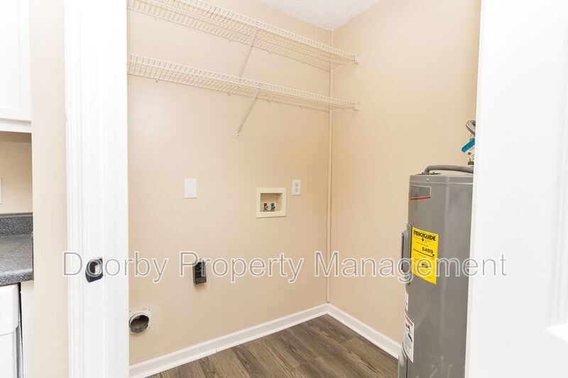 Building Photo - 2425 Ashmore Ave