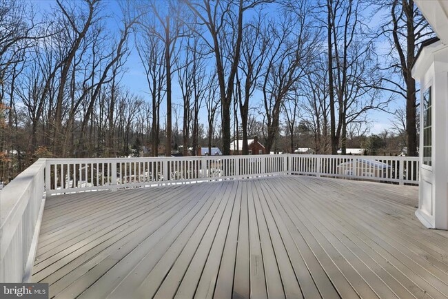 Building Photo - 3033 Sylvan Dr