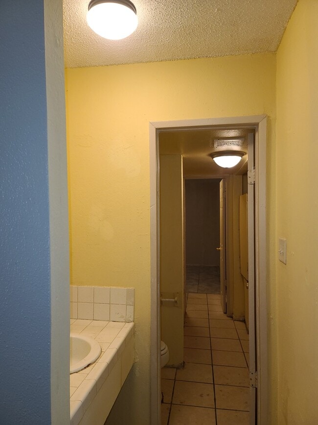 Building Photo - 729 N 11th St