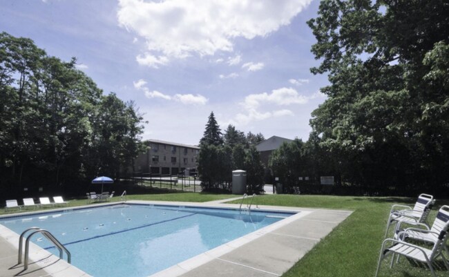 Building Photo - 405 Franklin Turnpike