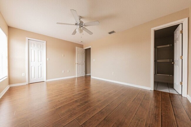Building Photo - 2218 Garden Lake Dr