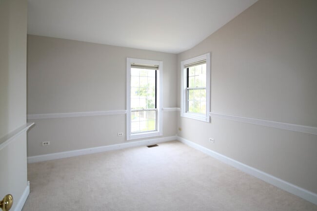 Building Photo - 648 W Parkside Dr