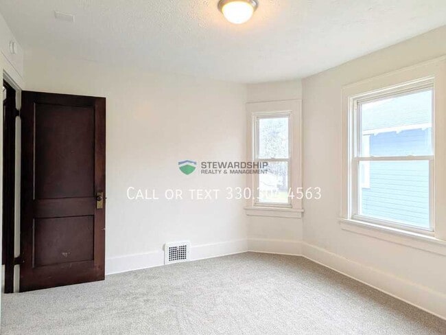 Building Photo - 1412 16th St NW