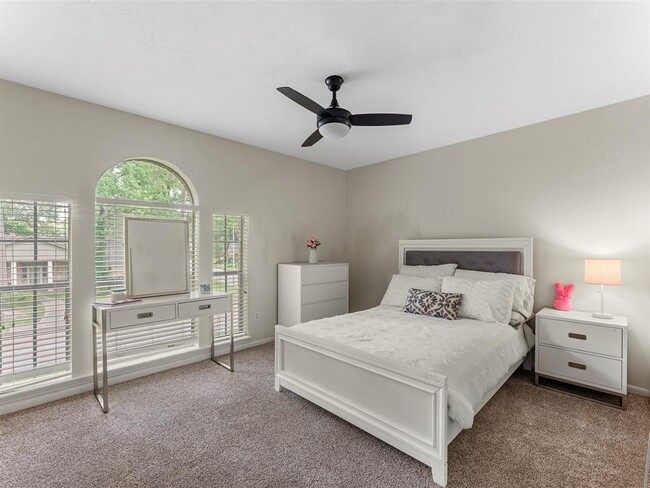 Building Photo - 3014 Redwood Lodge Dr