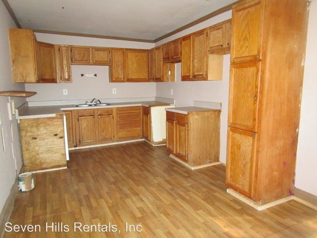 Building Photo - 3 br, 1 bath House - 756 Old Summerville Road