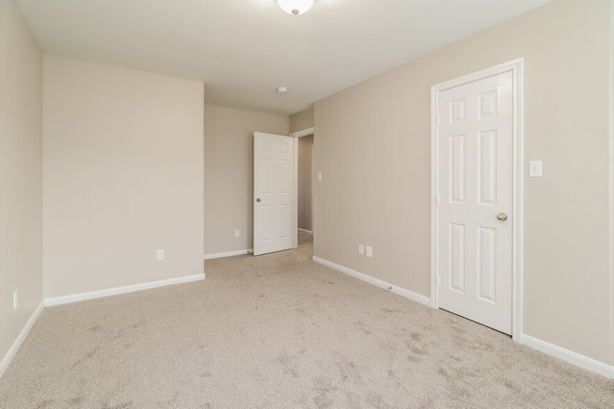 Building Photo - 4946 N Cancun Dr