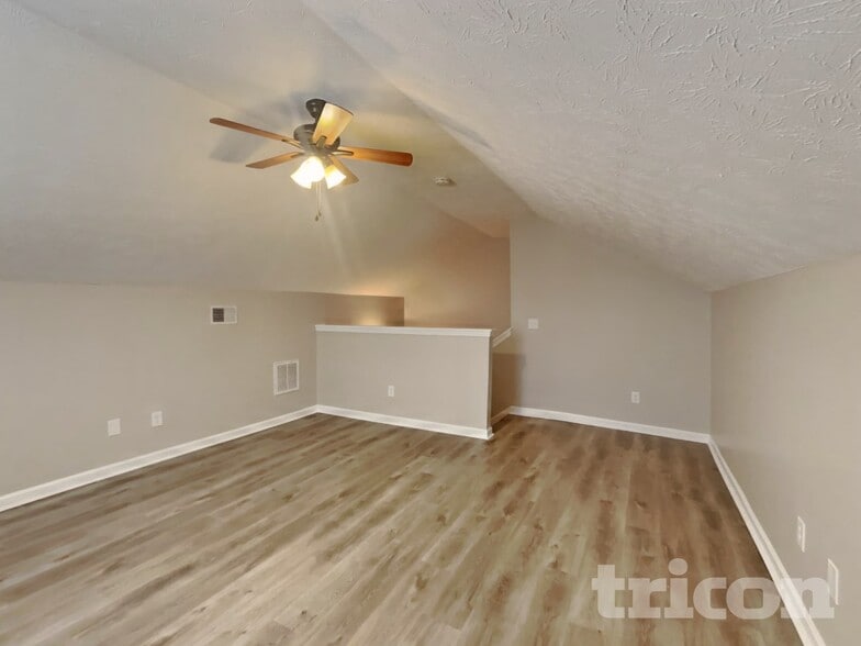 Building Photo - 904 Grand Oak Dr