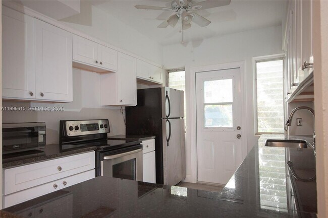 Building Photo - 1050 92nd St