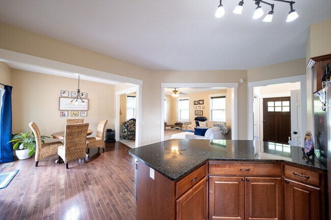 Building Photo - 15615 Dunberry Way