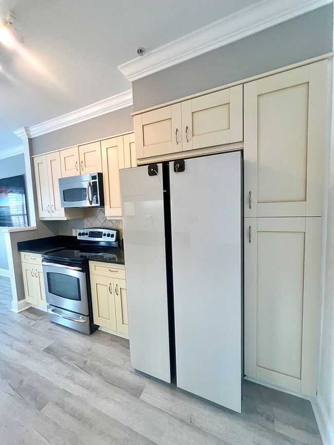 Building Photo - Mayfaire Townview 3rd floor 2BR unit with ...