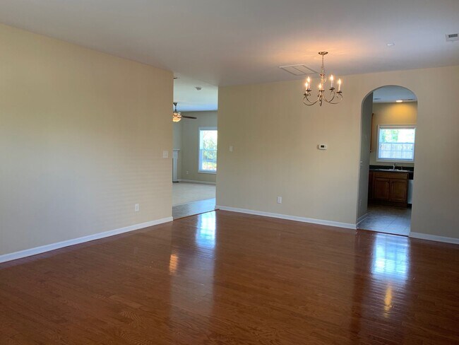 Building Photo - 4 Bed / 2.5 Bath Home in Holly Springs