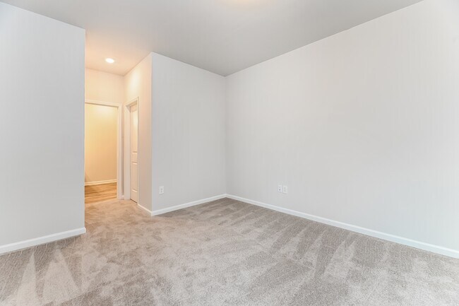 Building Photo - 7289 Bellacroft Dr