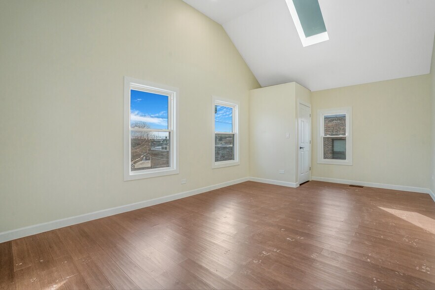 Building Photo - 4019 N Tripp Ave