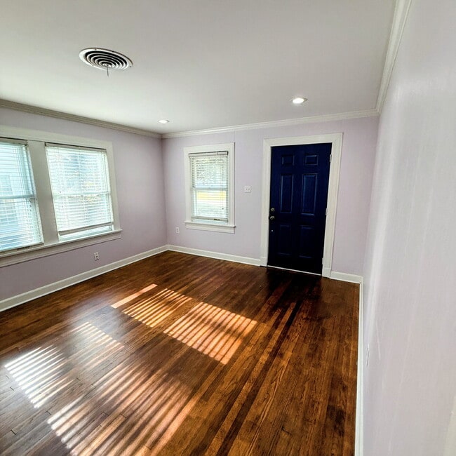 Building Photo - 3BR/2BA Cottage-Style Home, offering timeless character for Lease