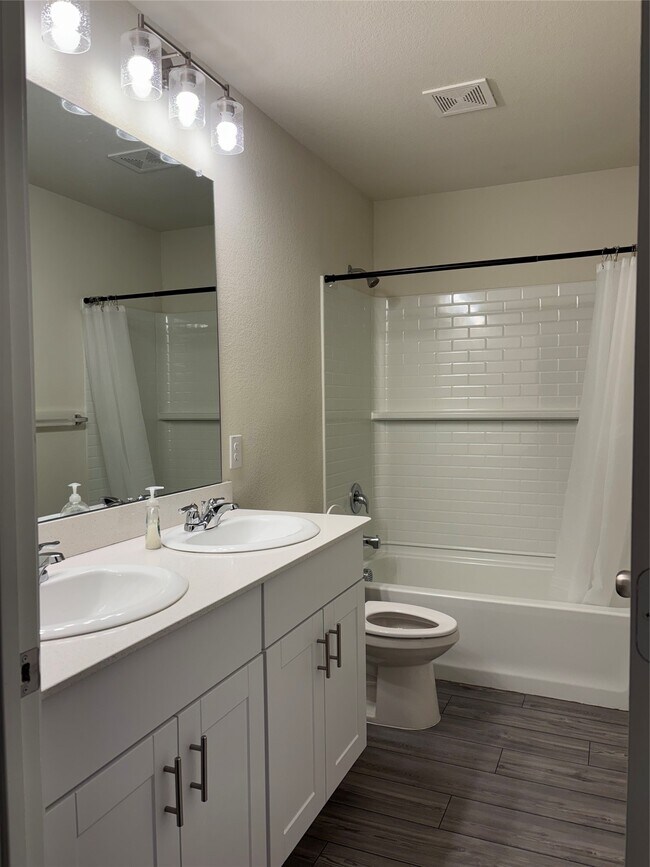 Building Photo - 333 Grenada Lk Dr