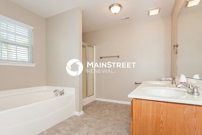 Building Photo - 4 Bedroom Pet-Friendly Home in Mount Holly...