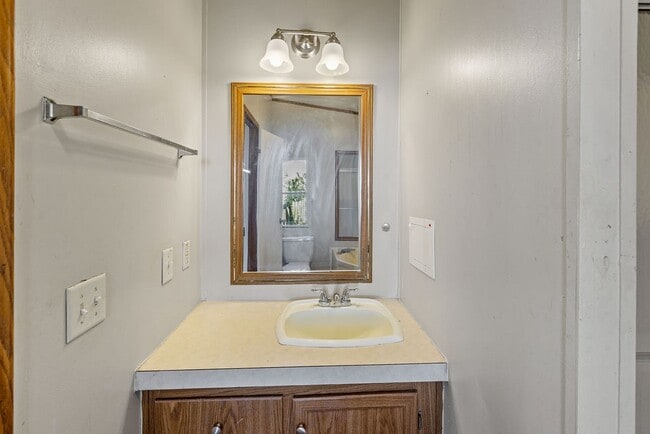 Building Photo - 182 Carmen Blvd