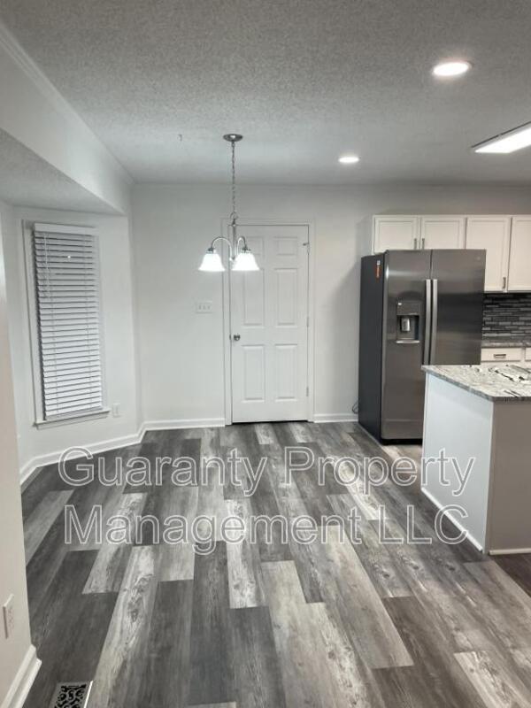Building Photo - 7017 Midhurst Ct