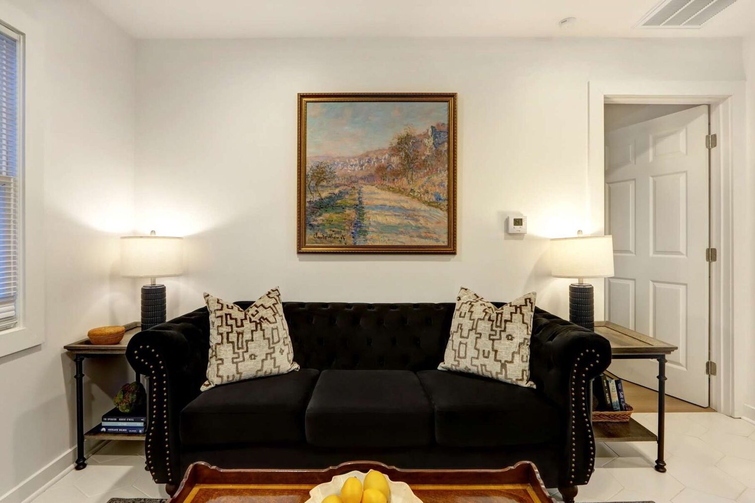 Building Photo - 306 E Victory Dr