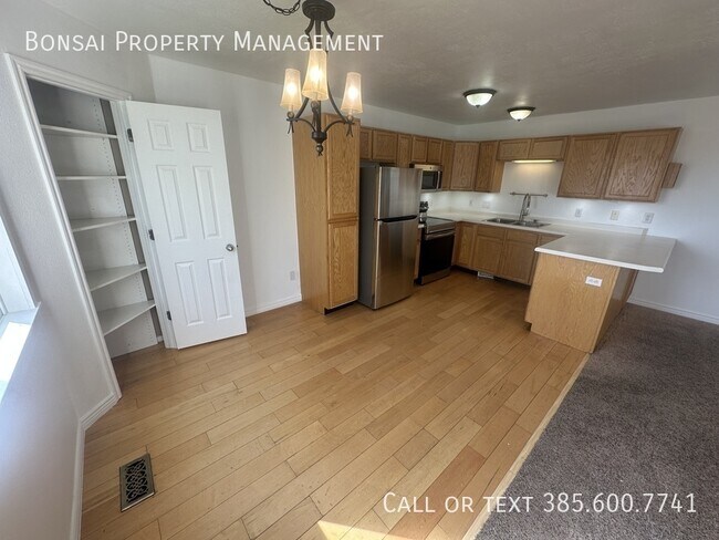Building Photo - 1247 N Bridalwood Loop