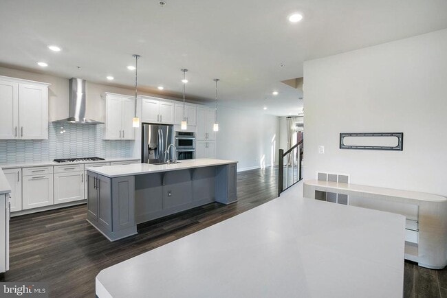 Building Photo - 6725 24th Ct N