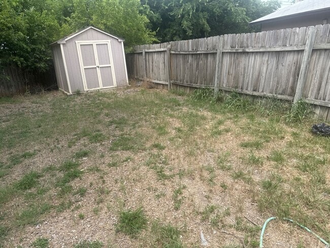 Building Photo - AVAILABLE NOW!